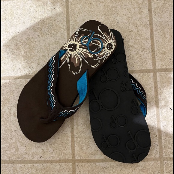 Bundled 2 Pair Ocean Pacific Flip Flops - Picture 3 of 5